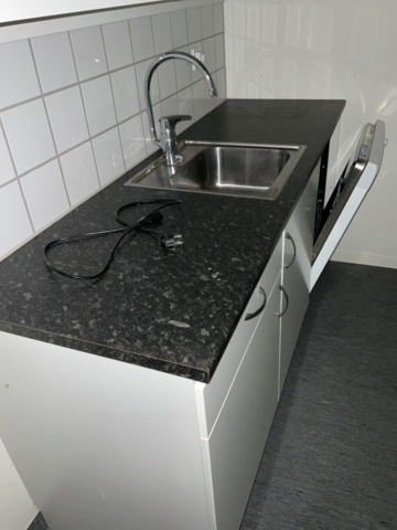 887313-3 Kitchen with upper cupboard