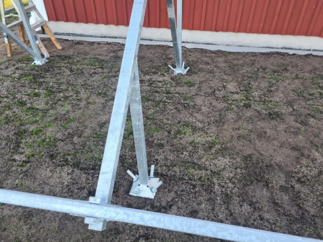 960760-4 Markstativ med 12st solcellpaneler, 5kW