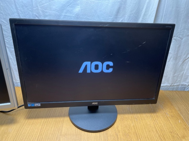 953043-2 Computer monitors 2 pcs 24" / 19" AOC / V7
