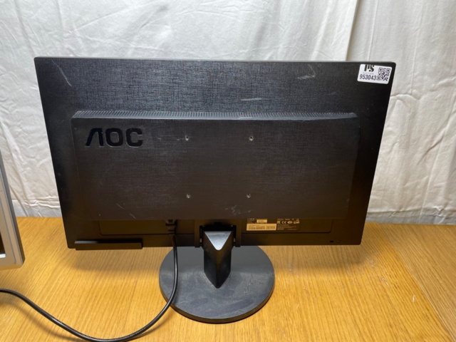 953043-5 Computer monitors 2 pcs 24" / 19" AOC / V7