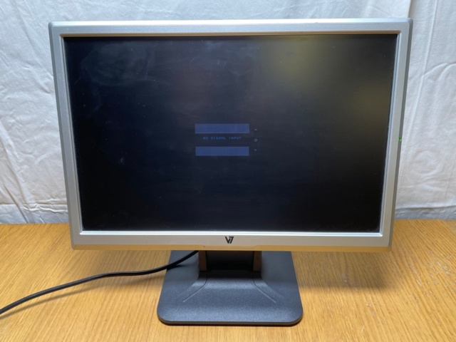 953043-8 Computer monitors 2 pcs 24" / 19" AOC / V7