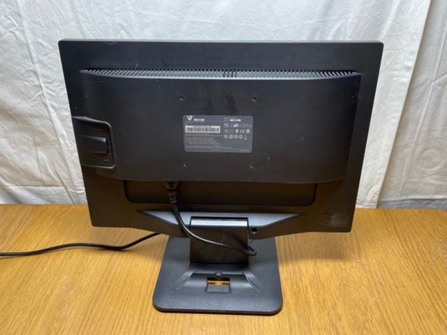 953043-11 Computer monitors 2 pcs 24" / 19" AOC / V7