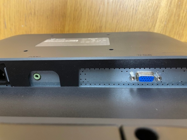 953043-13 Computer monitors 2 pcs 24" / 19" AOC / V7