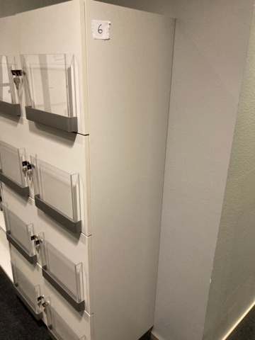 963698-4 Lukollinen lokerokaappi - Ei pohjahintaa