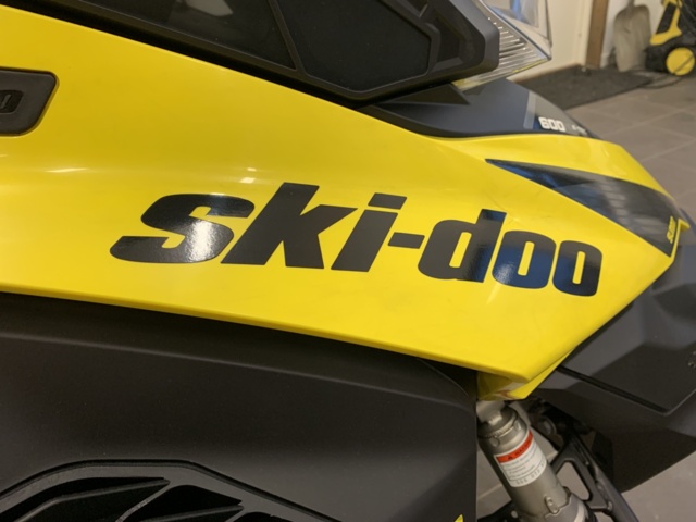 940677-8 Snowmobile Ski-Doo Summit SP 600 HO E-tec 154" - 2018