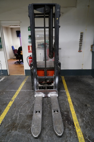 953830-2 Truck BT LSF 2000/2 + MTM 24/50 Charger