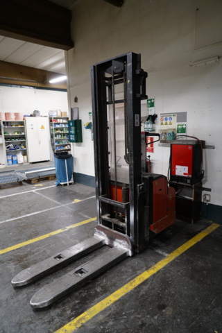 953830-3 Truck BT LSF 2000/2 + MTM 24/50 Charger