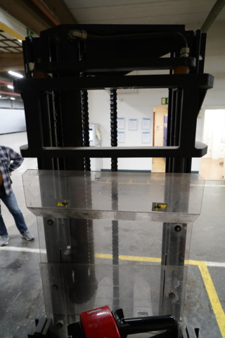 953830-10 Truck BT LSF 2000/2 + MTM 24/50 Charger