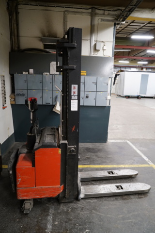 953830-12 Truck BT LSF 2000/2 + MTM 24/50 Charger