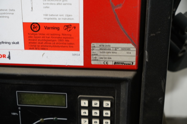 953830-16 Truck BT LSF 2000/2 + MTM 24/50 Charger