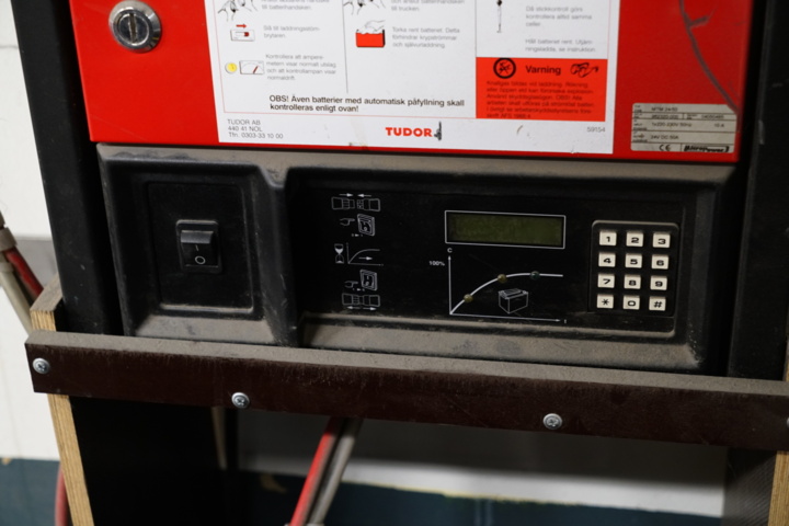 953830-17 Truck BT LSF 2000/2 + MTM 24/50 Charger