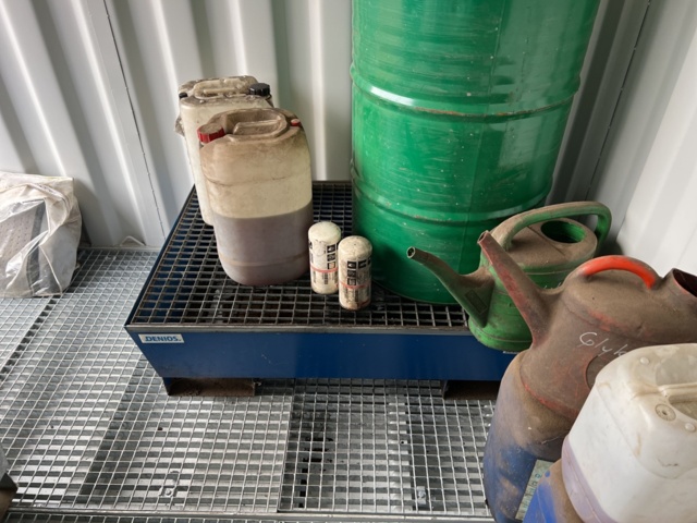 964095-9 10-foot container furnished for chem