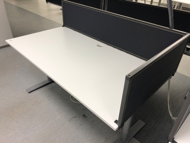 964623-2 Kinnarps työpöytä (korkeus säädettävissä, ei sähkö) - Ei pohjahintaa