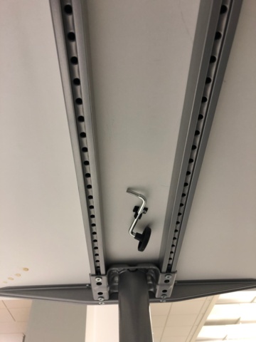 964623-6 Kinnarps työpöytä (korkeus säädettävissä, ei sähkö) - Ei pohjahintaa