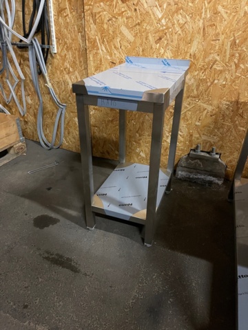 777011-1 New unrolling bench, folded back edge, lower shelf. Approx. W40xD65xH85cm