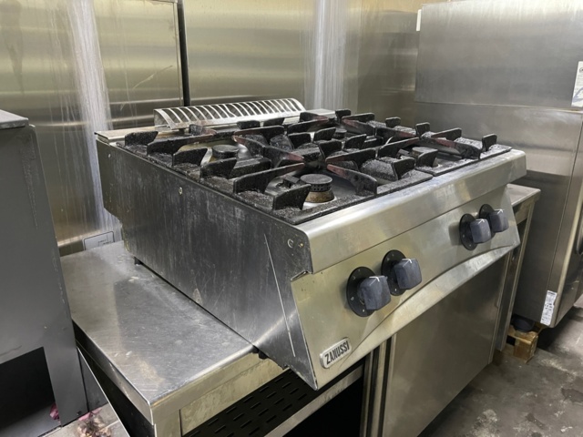 777012-3 Gas stove with 4 burners, bench model