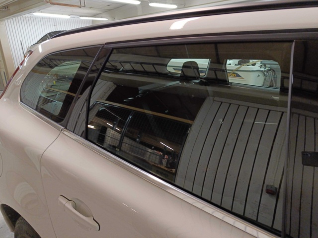 887694-27 Volvo XC60 D4 - 2015