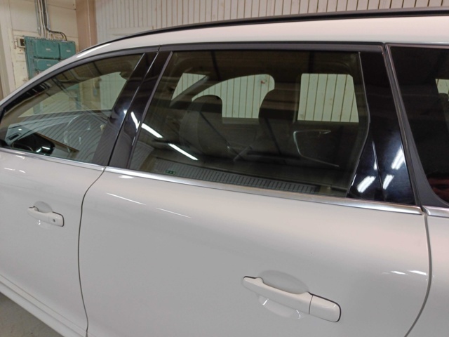 887694-44 Volvo XC60 D4 - 2015