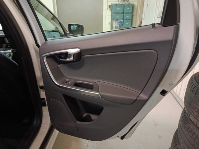 887694-71 Volvo XC60 D4 - 2015