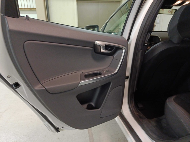 887694-74 Volvo XC60 D4 - 2015