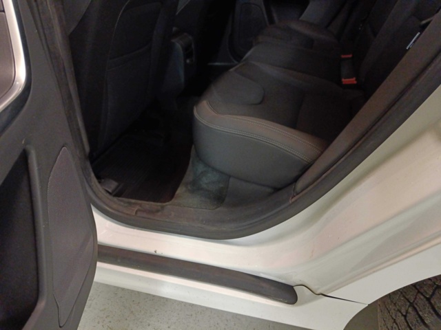 887694-75 Volvo XC60 D4 - 2015