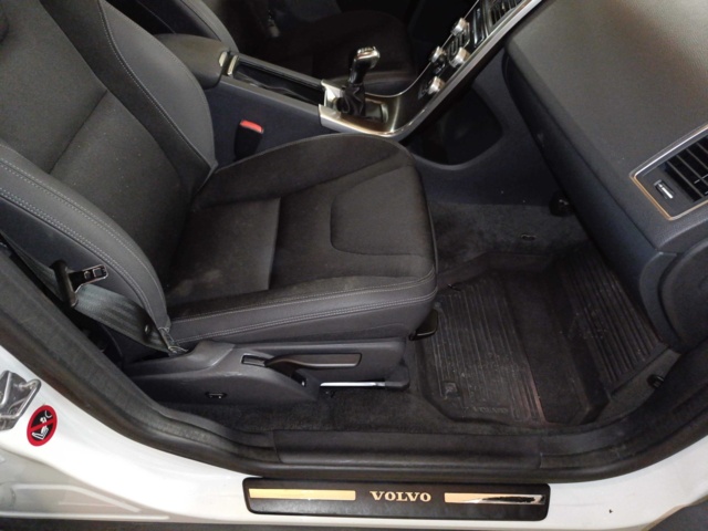 887694-81 Volvo XC60 D4 - 2015