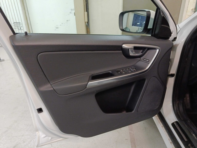 887694-84 Volvo XC60 D4 - 2015