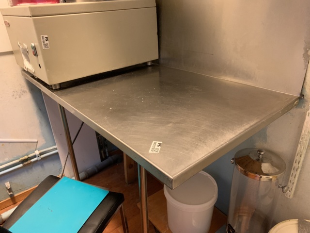 940707-2 Work bench in stainless steel with high splash protection, wall mounted