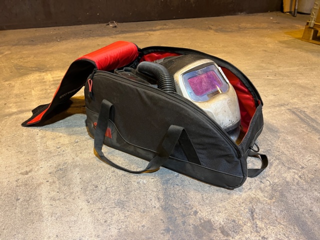 963981-1 Welding helmet in bag including fresh air mask