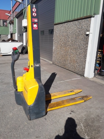 965534-1 Stacker Jungheinrich EMC 110 -2007 (rep. object)