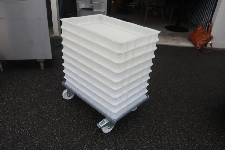 953872-1 9 dough trays with trolley
