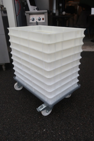 953872-3 9 dough trays with trolley