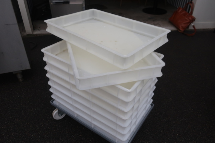 953872-4 9 dough trays with trolley