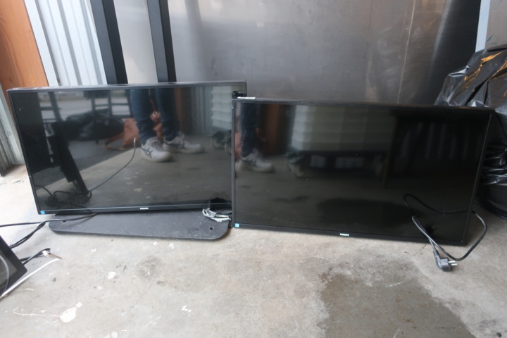 953874-1 2 LCD screens, Philips 32"