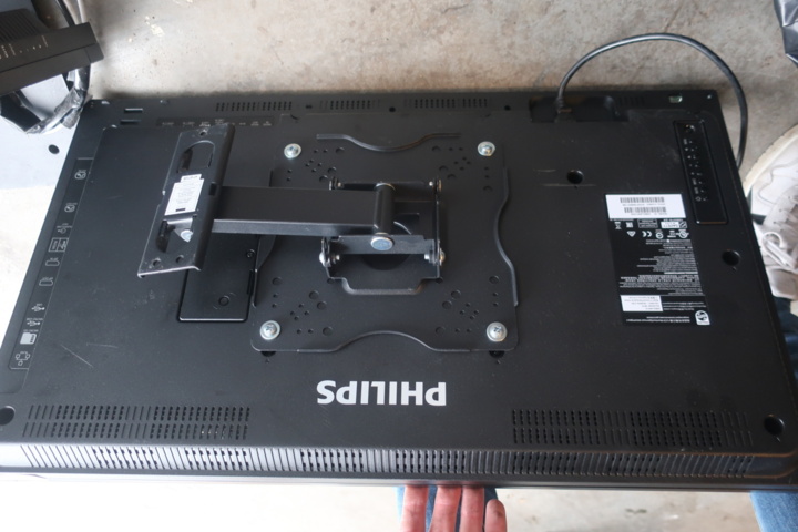 953874-4 2 LCD screens, Philips 32"