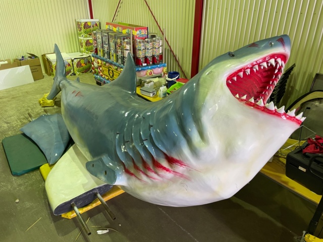 965732-4 Mega Shark / Shark 6.3 Meters Long