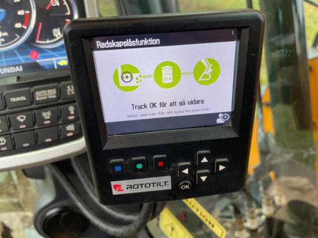 768661-16 Bandgrävare Hyundai HX145 LCR med Rototilt/grip