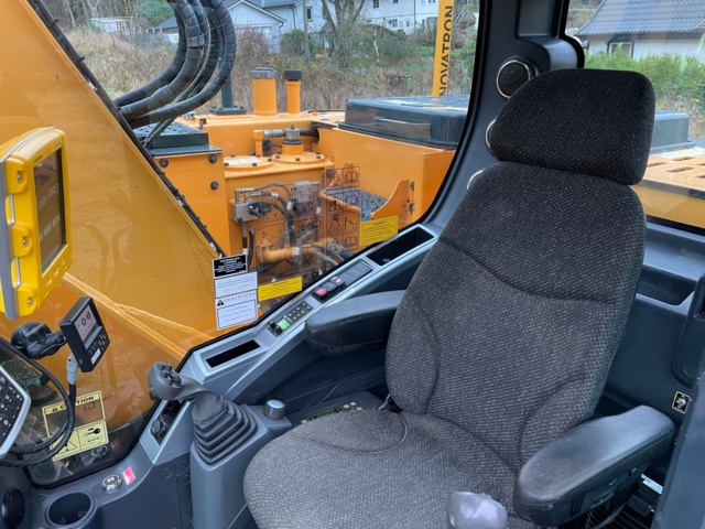 768661-34 Bandgrävare Hyundai HX145 LCR med Rototilt/grip