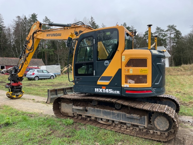 768661-6 Bandgrävare Hyundai HX145 LCR med Rototilt/grip