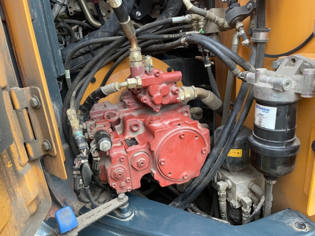 768661-58 Bandgrävare Hyundai HX145 LCR med Rototilt/grip