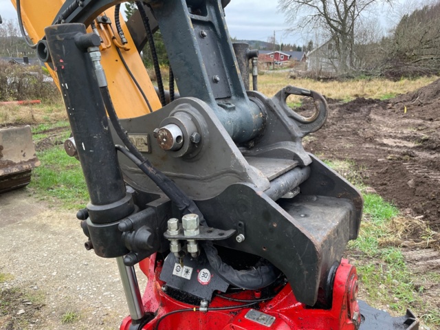 768661-61 Bandgrävare Hyundai HX145 LCR med Rototilt/grip