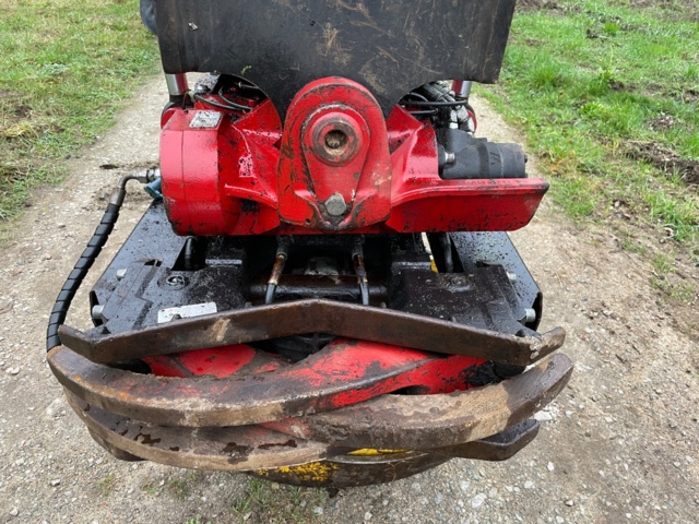 768661-63 Bandgrävare Hyundai HX145 LCR med Rototilt/grip