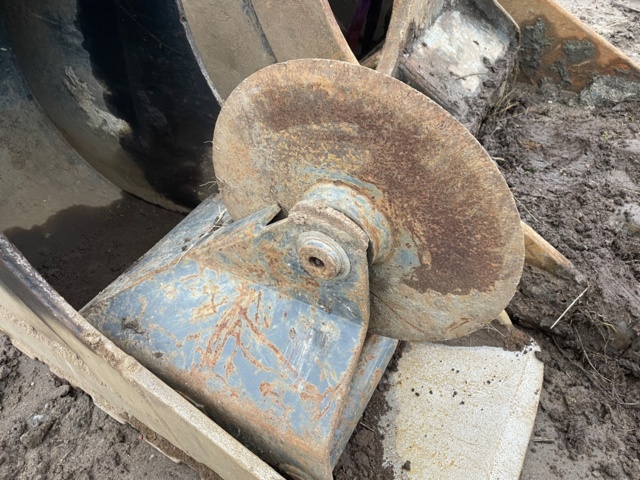 768661-90 Bandgrävare Hyundai HX145 LCR med Rototilt/grip