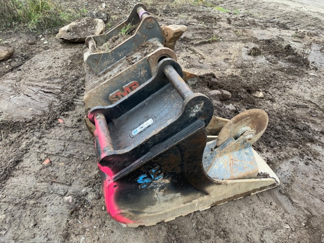 768661-79 Bandgrävare Hyundai HX145 LCR med Rototilt/grip