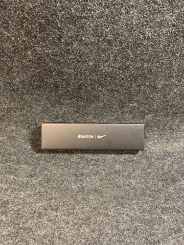 965428-2 Apple Watch Nike Series 7 GPS, 45mm Starlight Aluminium Case Pure Platinum/Black Nike Sport Band