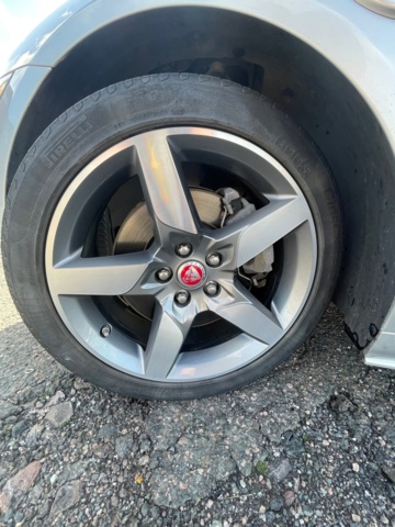 966073-18 Jaguar XE 25t - 2016