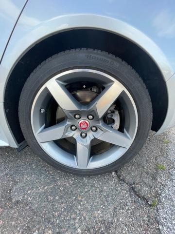 966073-19 Jaguar XE 25t - 2016