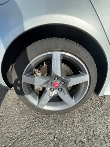 966073-20 Jaguar XE 25t - 2016