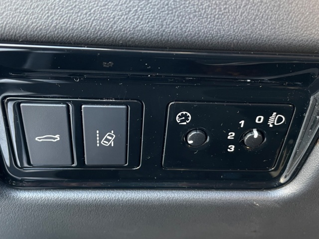 966073-13 Jaguar XE 25t - 2016