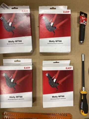 966051-2 Assortment of various tools